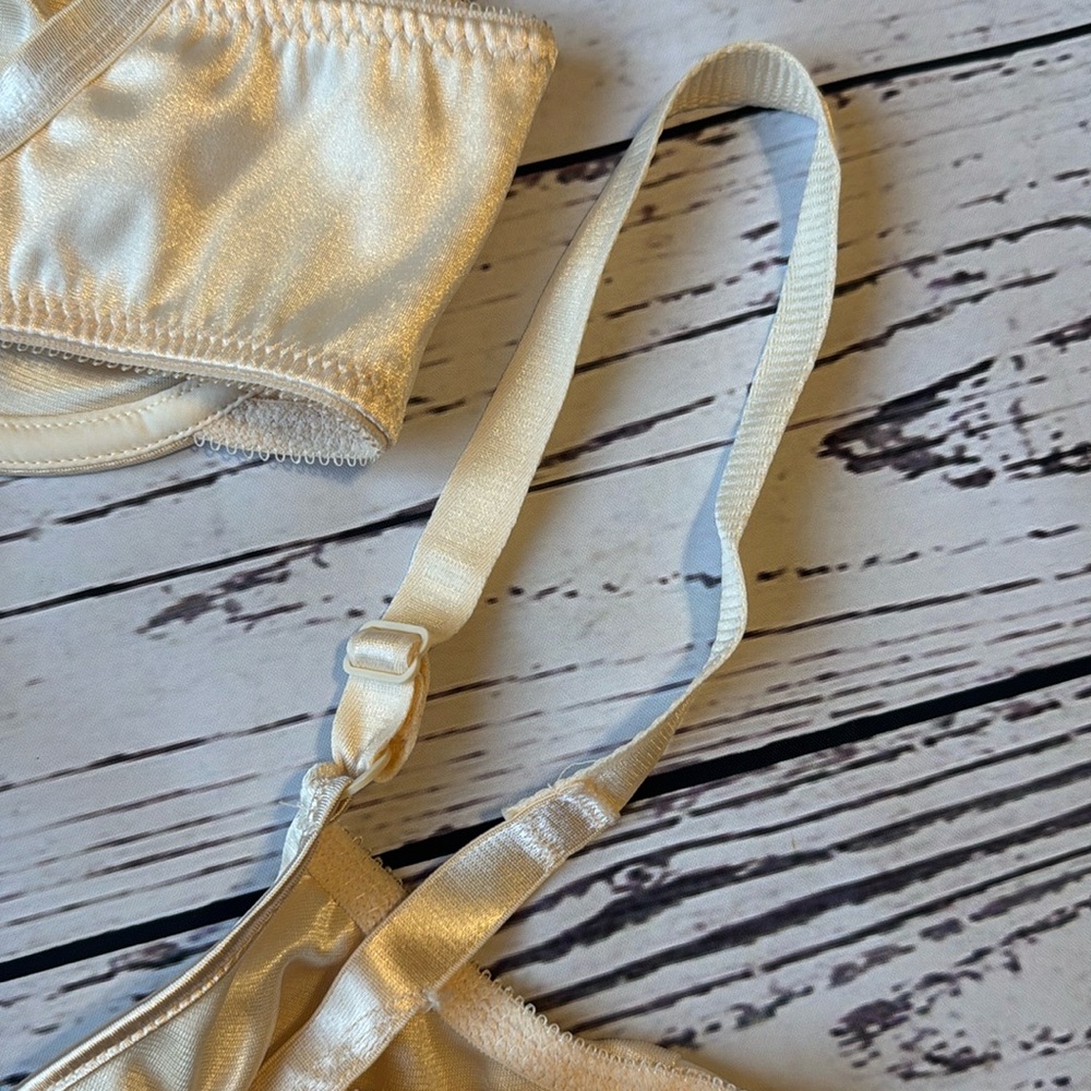 RARE Bali Minimizer 3364 Butterfly Detail Bra Light Beige 34C NWT- Lot of 2 - Picture 8 of 13